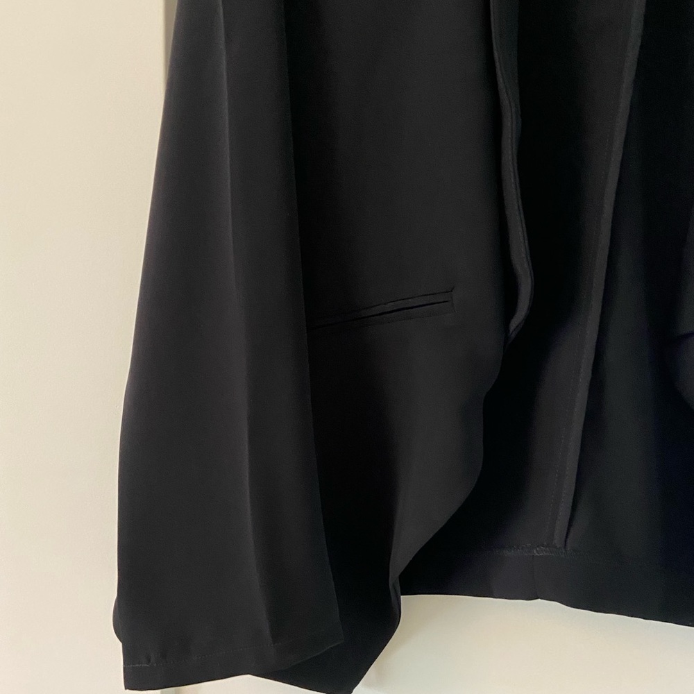 Lulu’s Blazer - Picture 4 of 5
